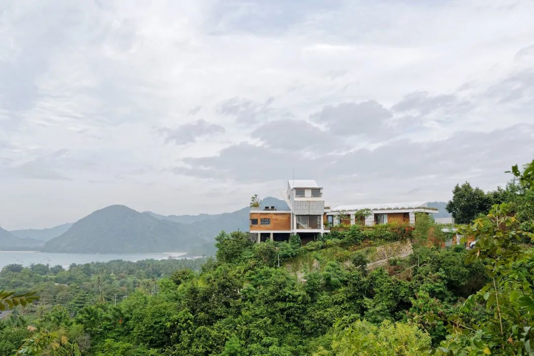 01.集装箱住宅独栋住宅模块，业主是艺术收藏家及其家人