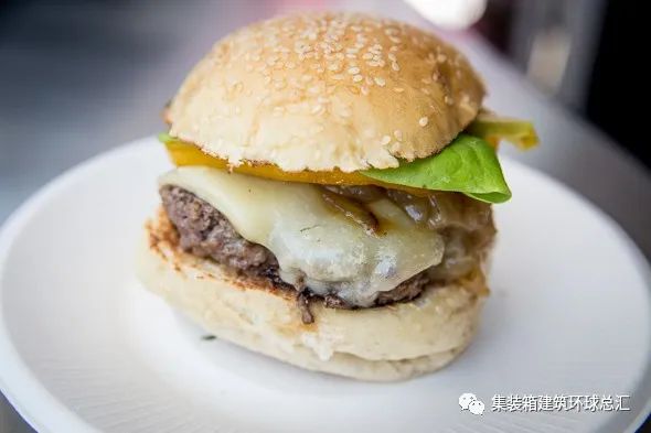 集装箱商铺丨加拿大知名美食市场是用集装箱建造的？一举成为当地超受欢迎的美食街！