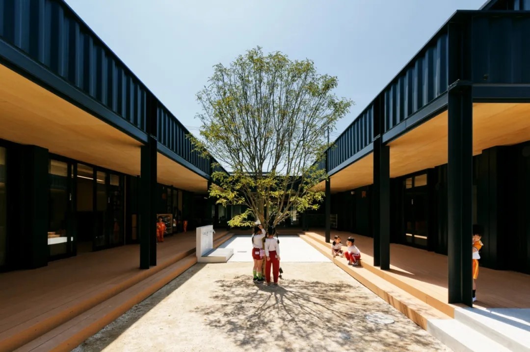 集装箱幼儿园：创新集装箱建筑引领教育空间新潮流